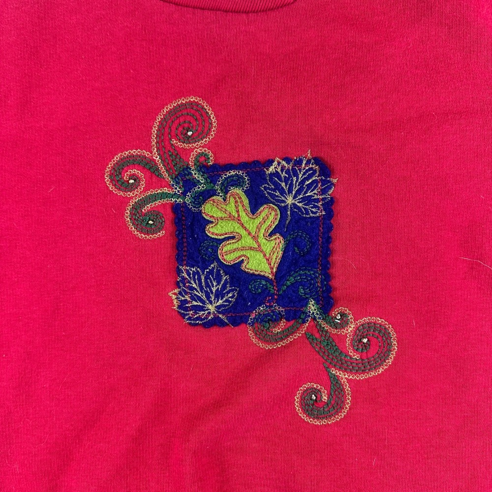 Youth M Red Crewneck Sweatshirt Long Sleeve Leaf Patch Applique Pullover Top‎ - Picture 4 of 5